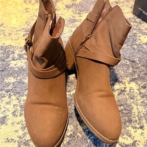 Womens Chocolate Brown Ankle Booties 8.5 M